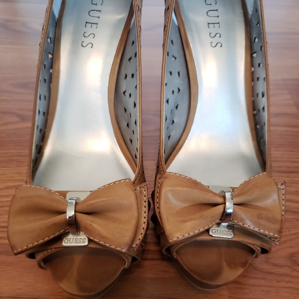 Guess tan cutout open toe pump bow platform heel - Picture 4 of 7